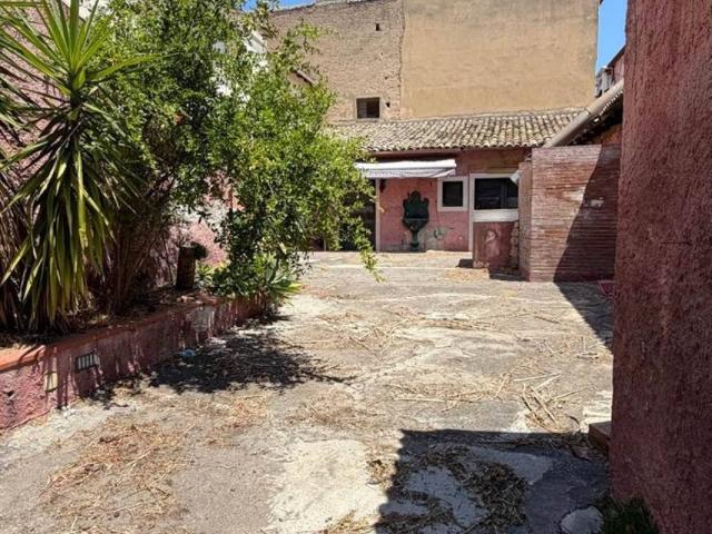 Locale Commerciale in vendita a Lentini, Sicilia