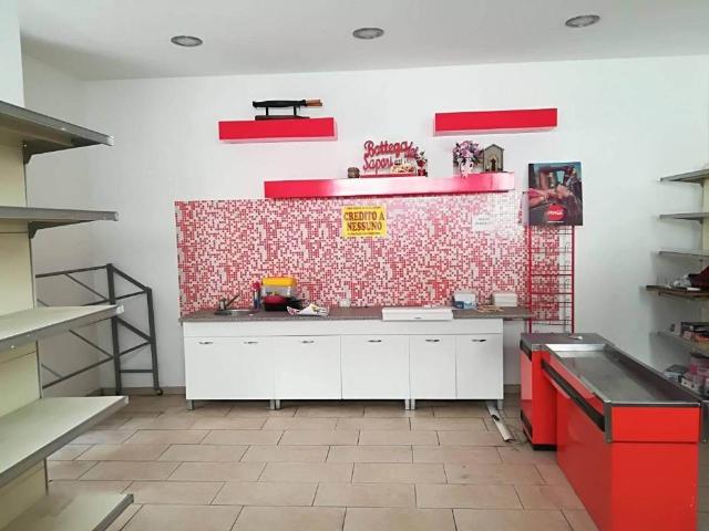 Locale Commerciale in vendita a Lentini, Sicilia