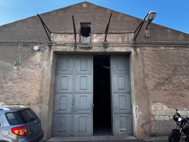 Locale Commerciale in vendita a Lentini, Sicilia