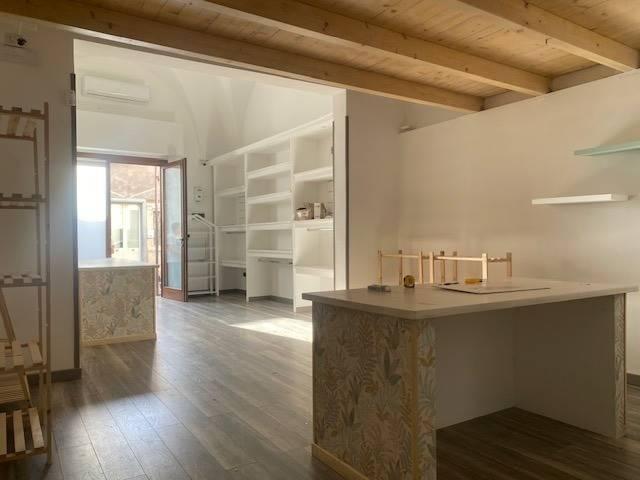 Locale Commerciale in vendita a Puglia, Lecce