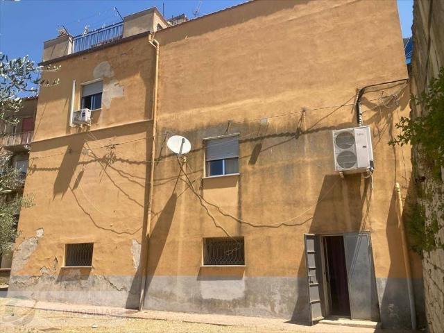 Locale Commerciale in vendita a Lercara Friddi, Sicilia