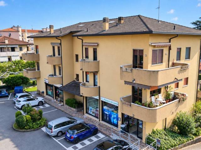 Locale Commerciale in vendita a Peregallo, Lesmo