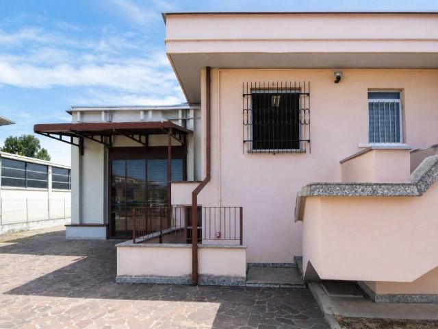 Locale Commerciale in vendita a Gerno, Lesmo