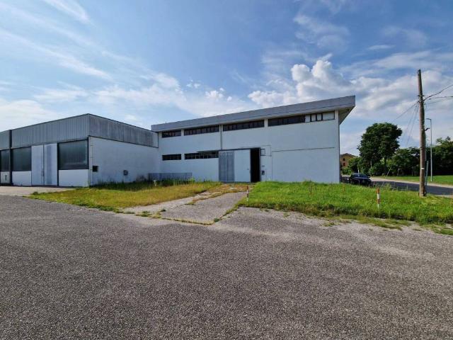 Locale Commerciale in vendita a Lestizza, Friuli-Venezia Giulia