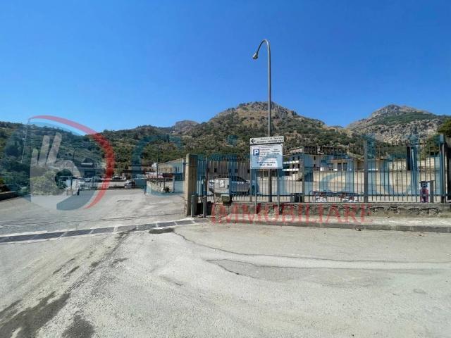 Locale Commerciale in vendita a Letojanni, Sicilia