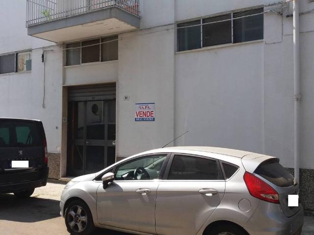 Locale Commerciale in vendita a Puglia, Lecce