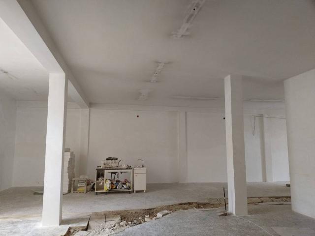 Locale Commerciale in vendita a Puglia, Lecce