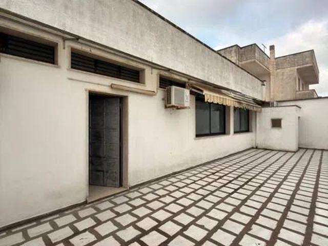 Locale Commerciale in vendita a Puglia, Lecce