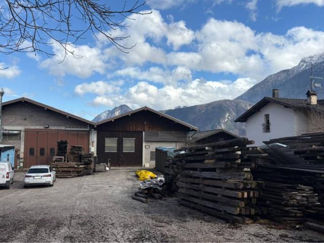 Locale Commerciale in vendita a Comunità Alta Valsugana e Bersntol, Levico Terme