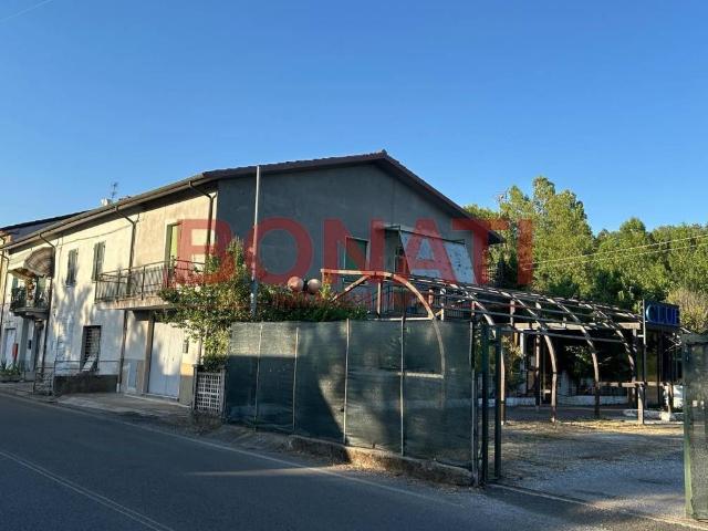 Locale Commerciale in vendita a Unione di comuni Montana Lunigiana, Licciana Nardi