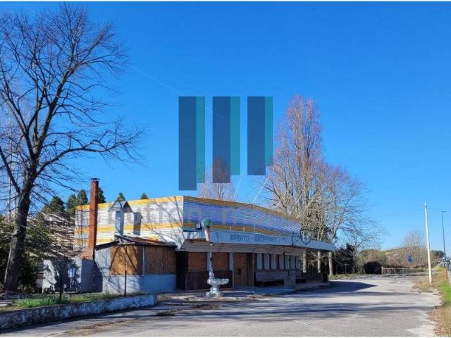Locale Commerciale in vendita a Lignano Pineta