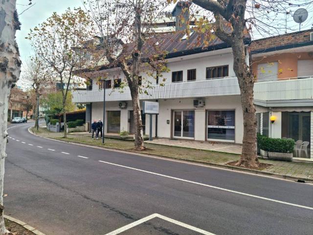Locale Commerciale in vendita a Lignano Pineta, Friuli-Venezia Giulia