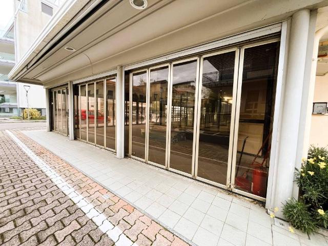 Locale Commerciale in vendita a Lignano Pineta, Friuli-Venezia Giulia