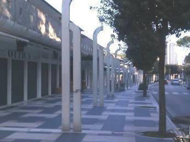 Locale Commerciale in vendita a Lignano Pineta