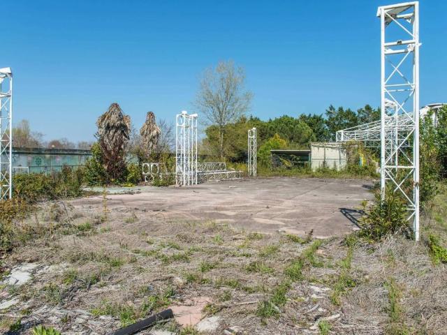 Locale Commerciale in vendita a Lignano Pineta