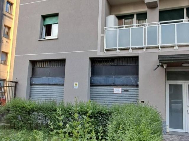 Locale Commerciale in vendita a Limbiate, Lombardia