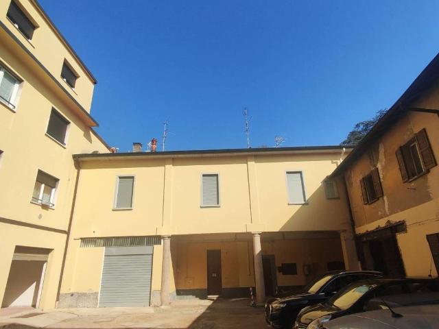 Locale Commerciale in vendita a Ceresolo, Limbiate