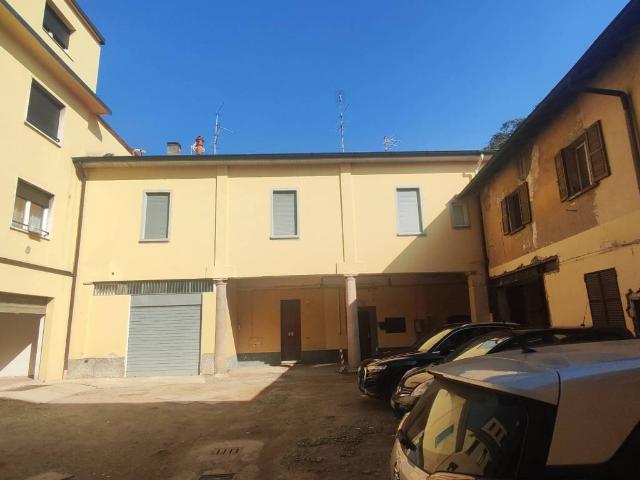 Locale Commerciale in vendita a Ceresolo, Limbiate