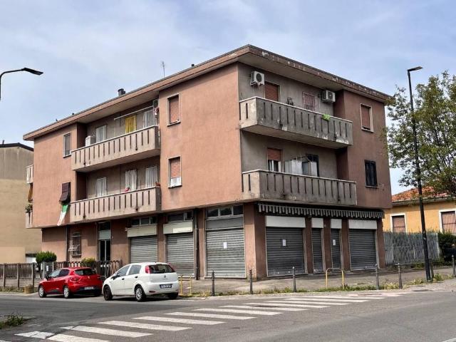 Locale Commerciale in vendita a Limbiate, Lombardia