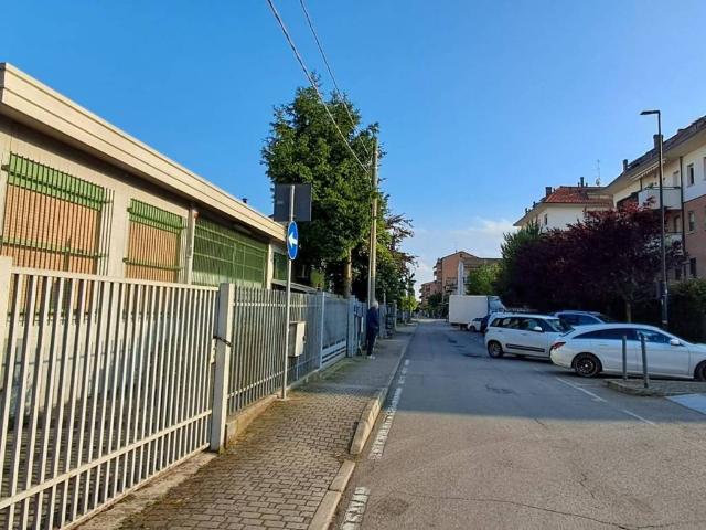 Locale Commerciale in vendita a San Francesco, Limbiate