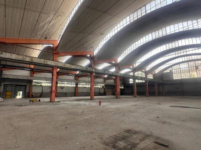 Locale Commerciale in vendita a Limbiate, Lombardia