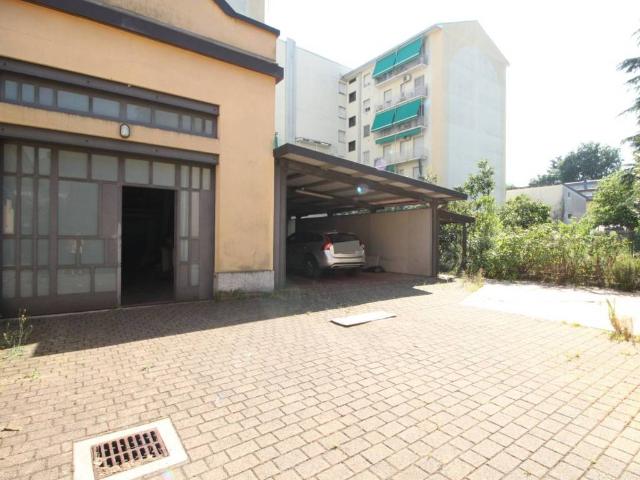 Locale Commerciale in vendita a Villaggio del Sole, Limbiate