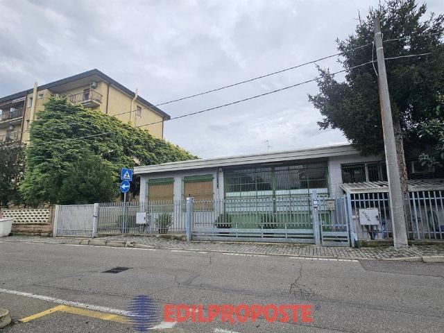 Locale Commerciale in vendita a San Francesco, Limbiate