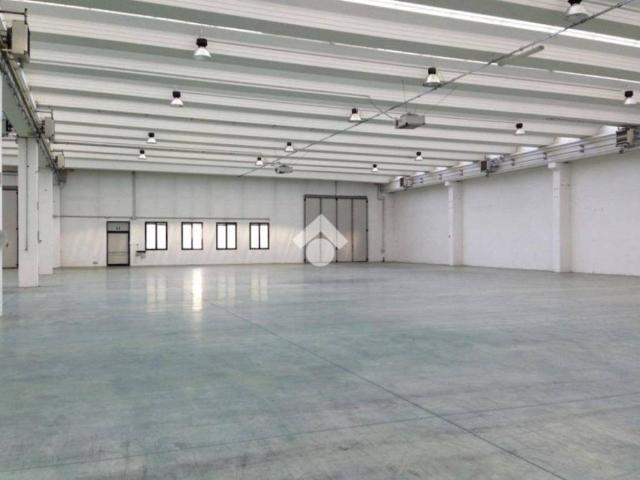Locale Commerciale in vendita a Limena, Veneto