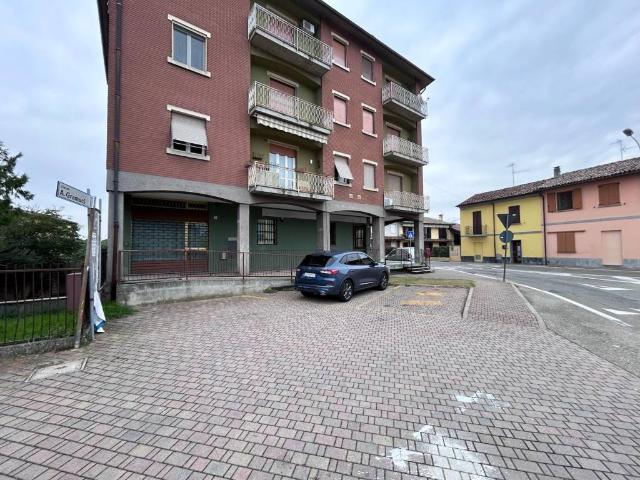 Locale Commerciale in vendita a Linarolo, Lombardia