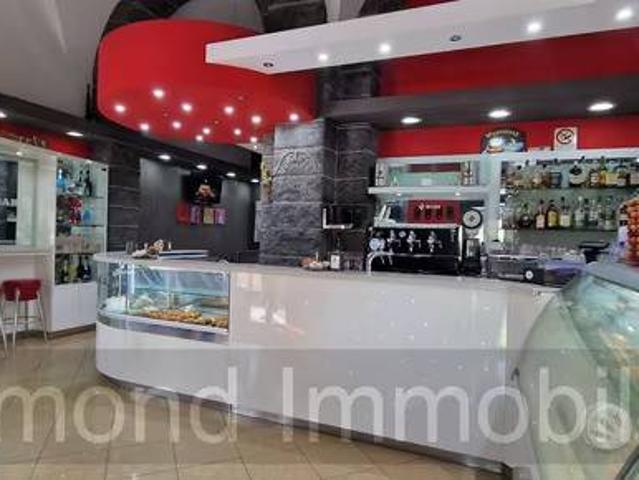 Locale Commerciale in vendita a Linguaglossa, Sicilia