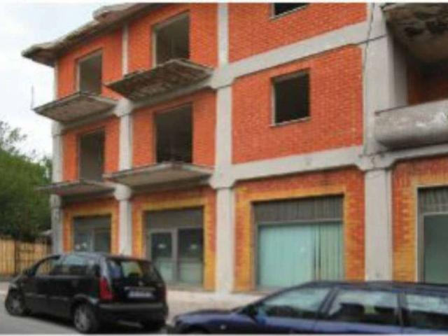 Locale Commerciale in vendita a Lioni, Campania