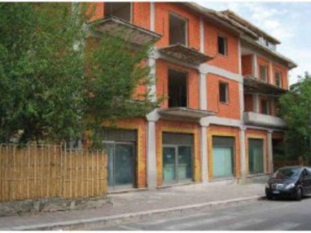 Locale Commerciale in vendita a Lioni, Campania