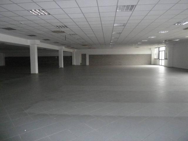 Locale Commerciale in vendita a Liscate, Lombardia
