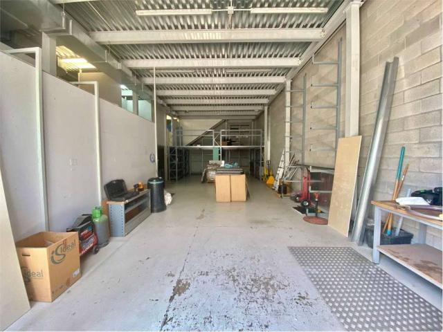 Locale Commerciale in vendita a Liscate, Lombardia