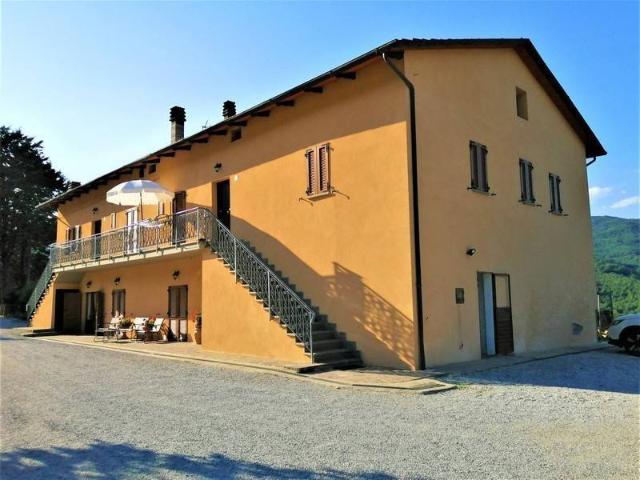 Locale Commerciale in vendita a Lisciano Niccone, Umbria