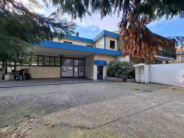 Locale Commerciale in vendita a Bareggia, Lissone