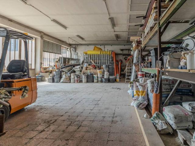 Locale Commerciale in vendita a Cascina Convenio, Lissone