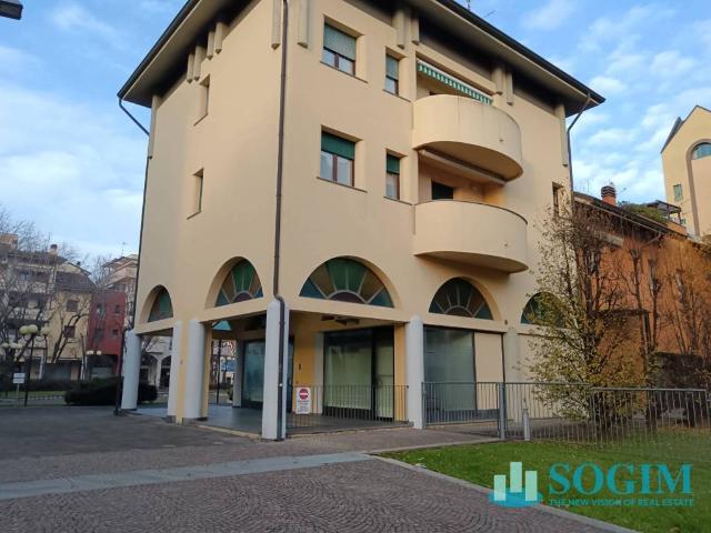 Locale Commerciale in vendita a Lissone, Lombardia