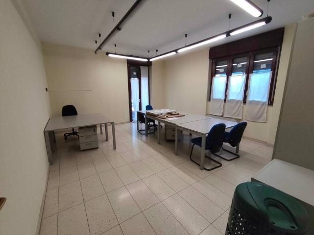 Locale Commerciale in vendita a Da là dal Punt, Lissone