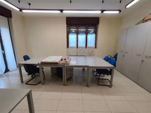 Locale Commerciale in vendita a Da là dal Punt, Lissone