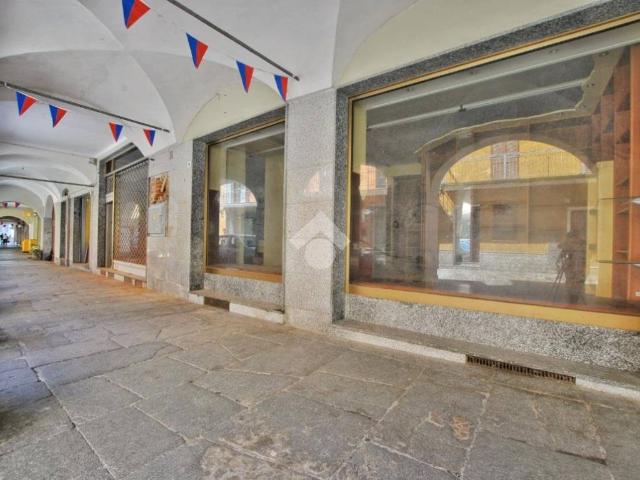 Locale Commerciale in vendita a Piemonte, Vercelli