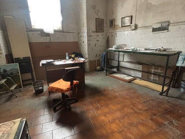 Locale Commerciale in vendita a Livorno