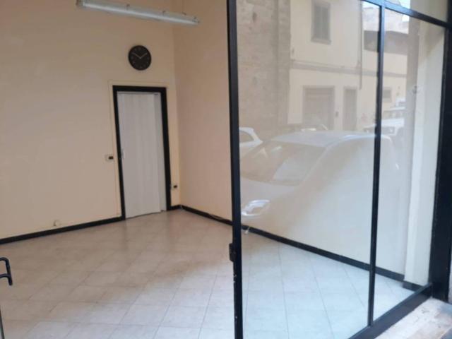 Locale Commerciale in vendita a Livorno, Toscana