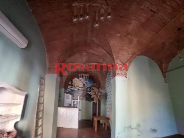 Locale Commerciale in vendita a Venezia Nuova, Livorno