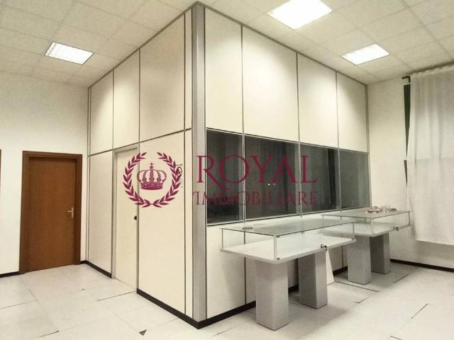 Locale Commerciale in vendita a Livorno