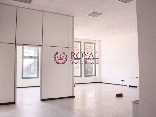 Locale Commerciale in vendita a Torretta, Livorno