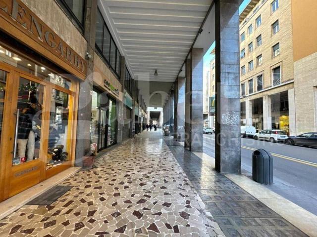 Locale Commerciale in vendita a Livorno