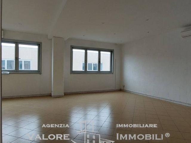 Locale Commerciale in vendita a Coteto, Livorno