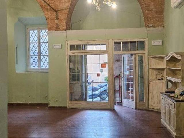 Locale Commerciale in vendita a Venezia Nuova, Livorno