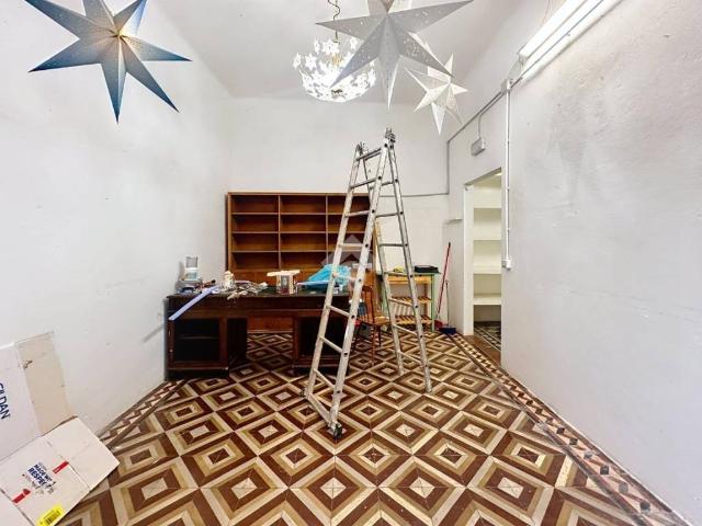 Locale Commerciale in vendita a Livorno